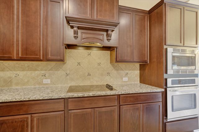557 Lake Bluff Avenue, Oak Point, TX 75068
