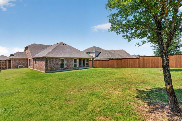 557 Lake Bluff Avenue, Oak Point, TX 75068
