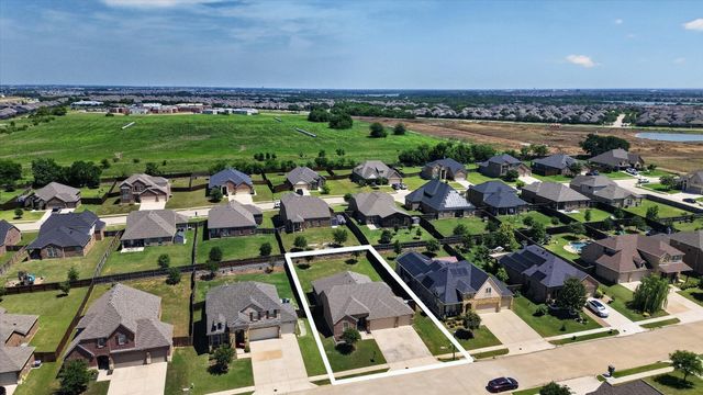557 Lake Bluff Avenue, Oak Point, TX 75068