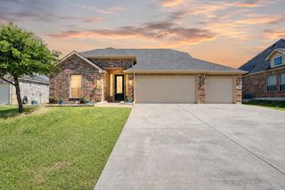 557 Lake Bluff Avenue, Oak Point, TX 75068