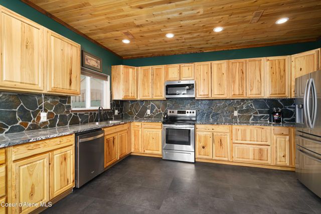 12251 W Blessing Hill RD, Post Falls, ID 83854