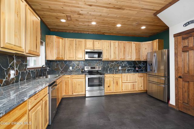 12251 W Blessing Hill RD, Post Falls, ID 83854