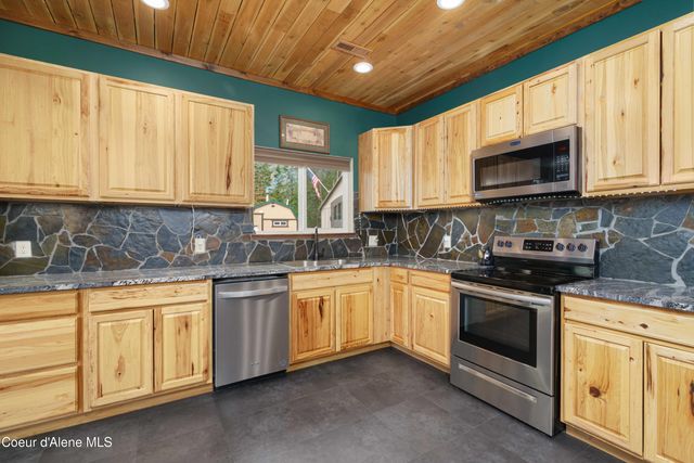 12251 W Blessing Hill RD, Post Falls, ID 83854