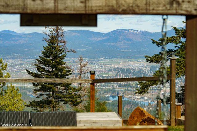 12251 W Blessing Hill RD, Post Falls, ID 83854