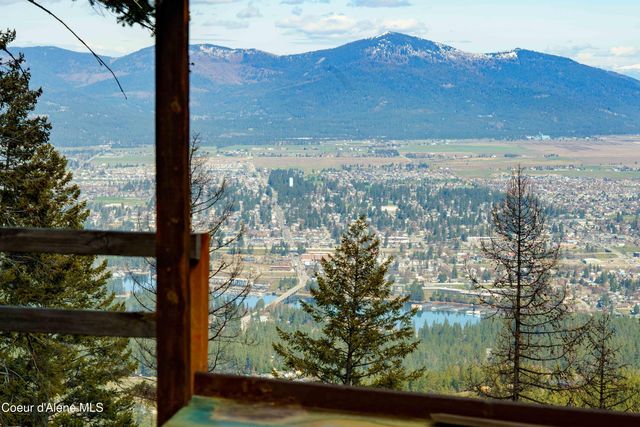 12251 W Blessing Hill RD, Post Falls, ID 83854