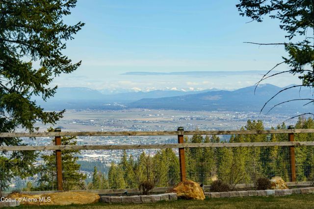 12251 W Blessing Hill RD, Post Falls, ID 83854