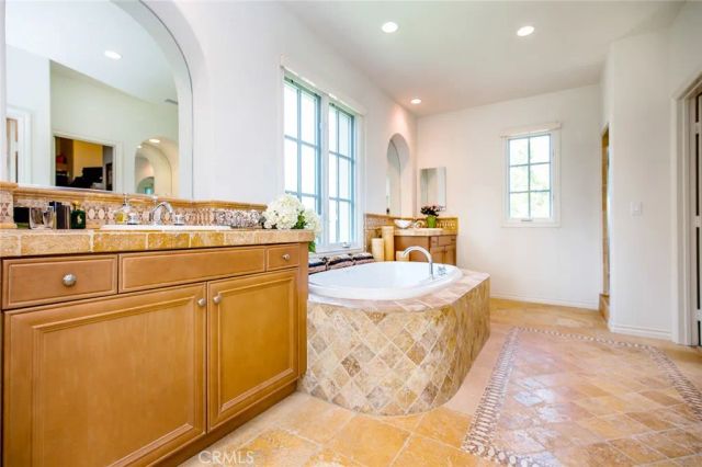 6 Gentle Breeze, Newport Coast, CA 92657