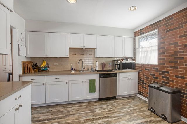 2705 Park Street, Rolling Meadows, IL 60008