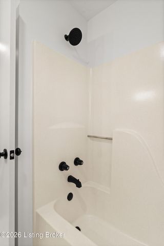 4809 Grecian Ct, Louisville, KY 40272