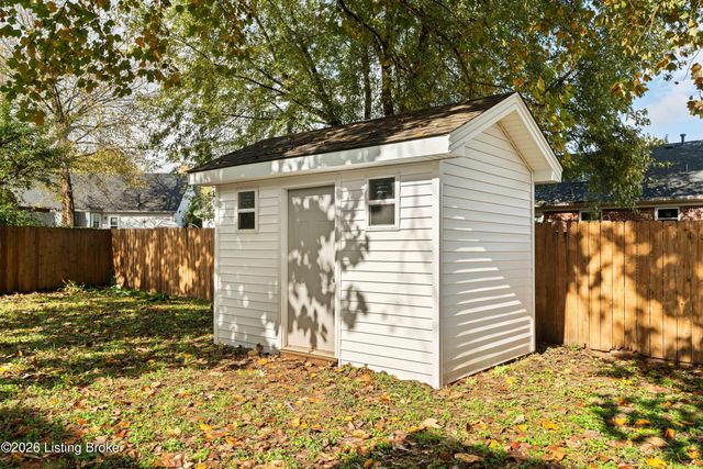 4809 Grecian Ct, Louisville, KY 40272