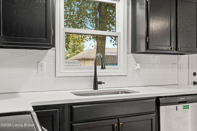 4809 Grecian Ct, Louisville, KY 40272