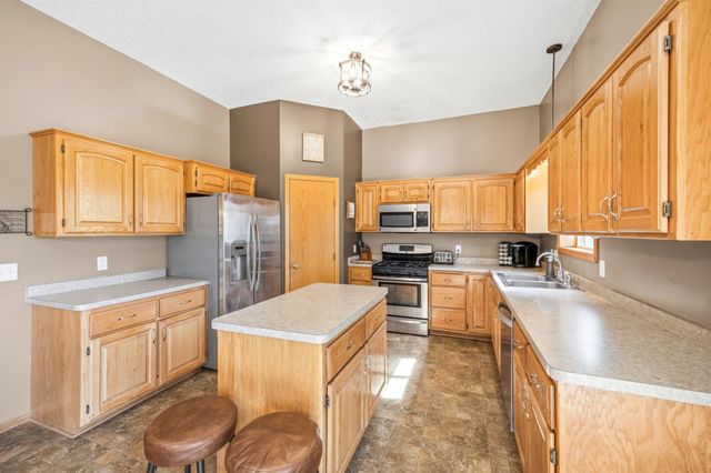 7364 Lambert Avenue NE, Albertville, MN 55301