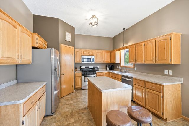 7364 Lambert Avenue NE, Albertville, MN 55301