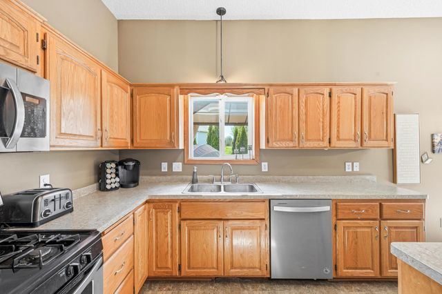 7364 Lambert Avenue NE, Albertville, MN 55301