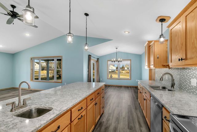 530 Graceview Loop, Saint Joseph, MN 56374