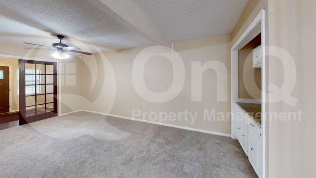 5809 Chimney Wood Circle, Fort Worth, TX 76112