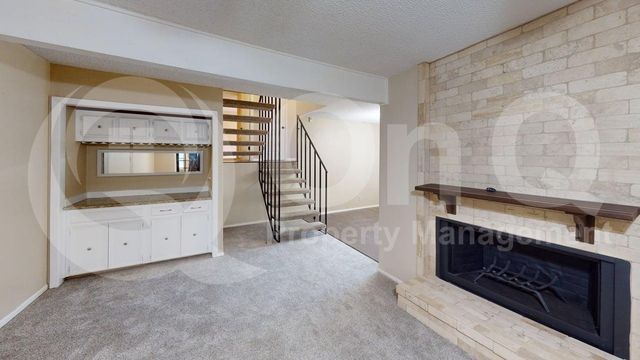 5809 Chimney Wood Circle, Fort Worth, TX 76112