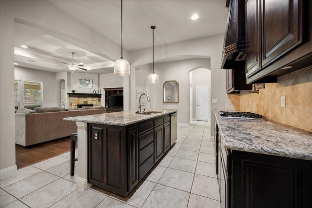 909 Thistle Hill Trail, Weatherford, TX 76087