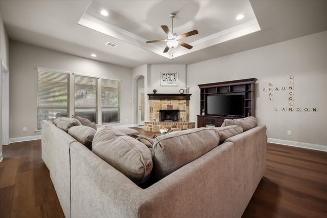 909 Thistle Hill Trail, Weatherford, TX 76087