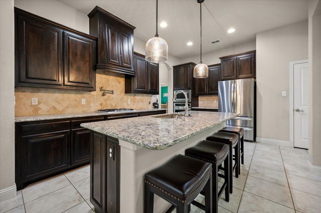 909 Thistle Hill Trail, Weatherford, TX 76087