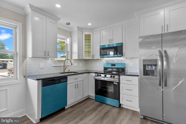 30 POPLAR LN, Levittown, PA 19054