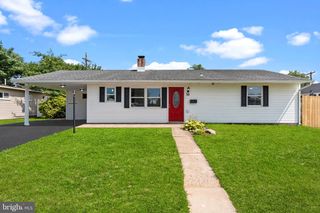 30 POPLAR LN, Levittown, PA 19054