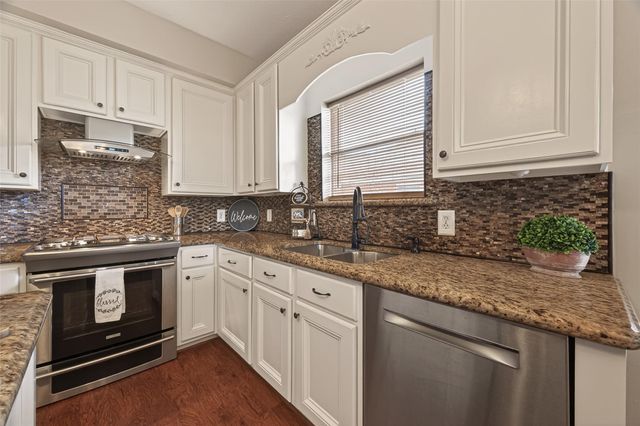 9904 Fair Brook Way, Pearland, TX 77584