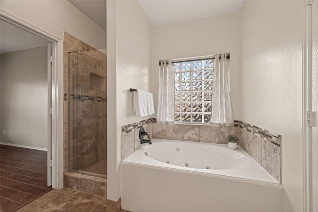 9904 Fair Brook Way, Pearland, TX 77584