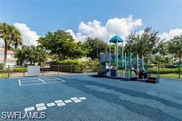 15501 Cadiz LN, Naples, FL 34110