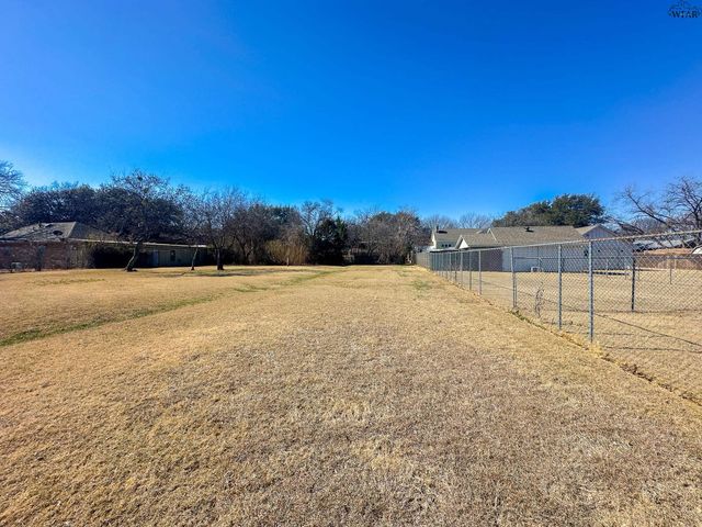 4219 LAKE PARK DRIVE, Wichita Falls, TX 76302