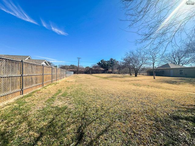 4219 LAKE PARK DRIVE, Wichita Falls, TX 76302