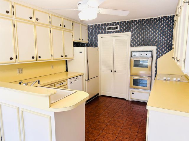 4219 LAKE PARK DRIVE, Wichita Falls, TX 76302