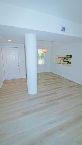 221 NE Plantation Road 213, Stuart, FL 34996