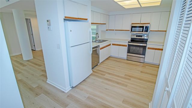 221 NE Plantation Road 213, Stuart, FL 34996