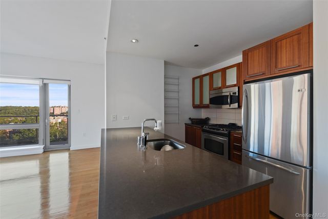 460 W 236th Street 6A, Bronx, NY 10463