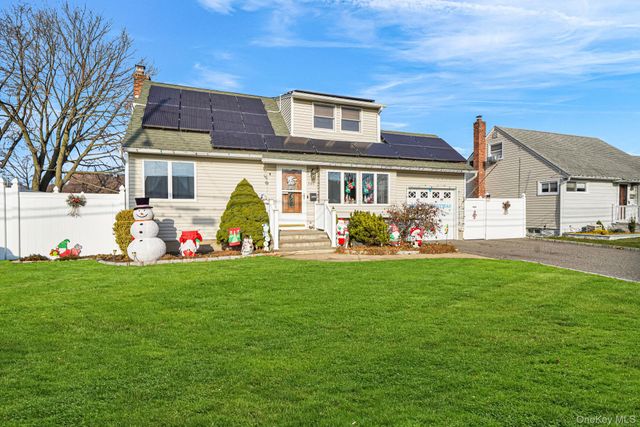 386 33rd Street, Lindenhurst, NY 11757