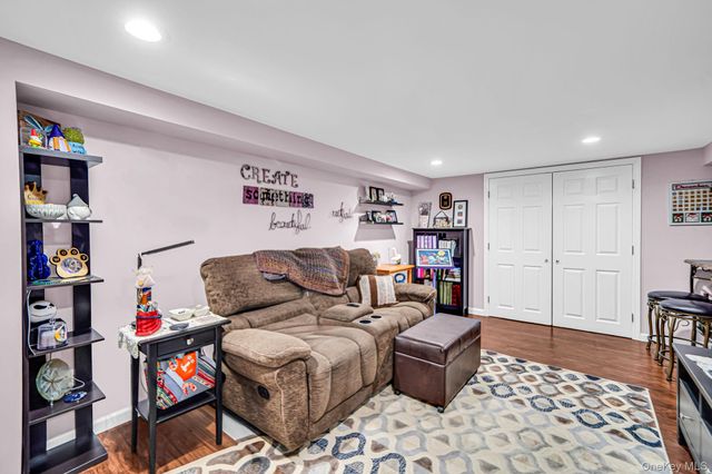 386 33rd Street, Lindenhurst, NY 11757