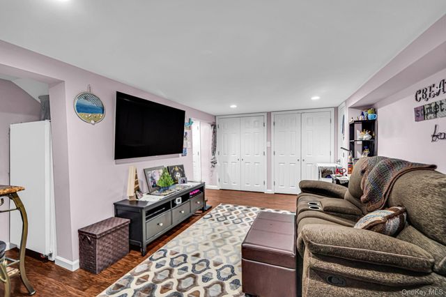 386 33rd Street, Lindenhurst, NY 11757