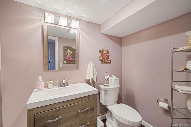 386 33rd Street, Lindenhurst, NY 11757