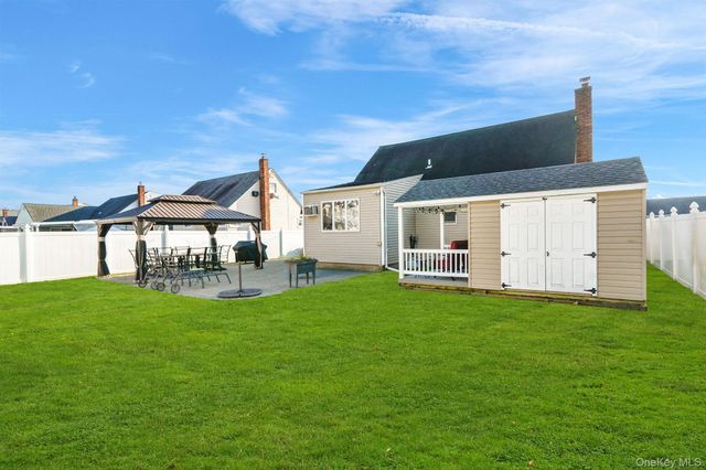 386 33rd Street, Lindenhurst, NY 11757