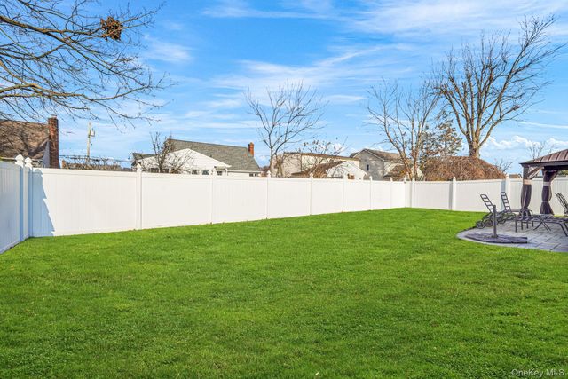 386 33rd Street, Lindenhurst, NY 11757