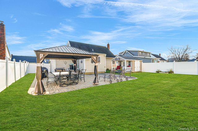 386 33rd Street, Lindenhurst, NY 11757