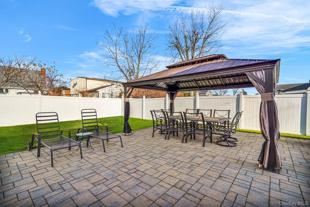 386 33rd Street, Lindenhurst, NY 11757