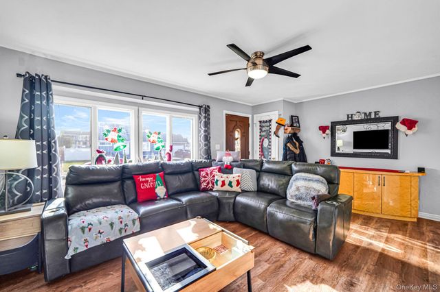 386 33rd Street, Lindenhurst, NY 11757