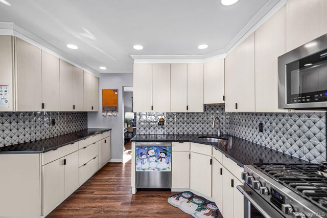 386 33rd Street, Lindenhurst, NY 11757