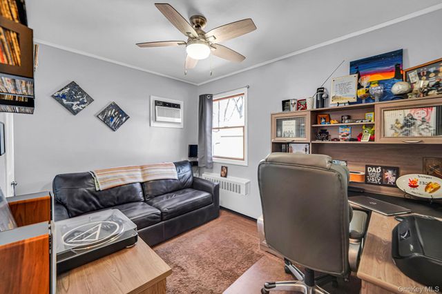 386 33rd Street, Lindenhurst, NY 11757