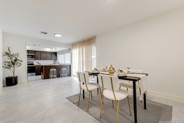 7003 Glen Walk, San Antonio, TX 78239