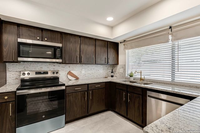 7003 Glen Walk, San Antonio, TX 78239