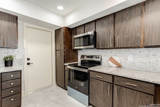 7003 Glen Walk, San Antonio, TX 78239