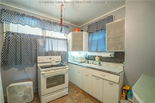 5407 Staunton Avenue, Charleston, WV 25304